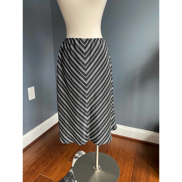 NY & Co navy/gray shimmery striped slip skirt, XS - Picture 7 of 8